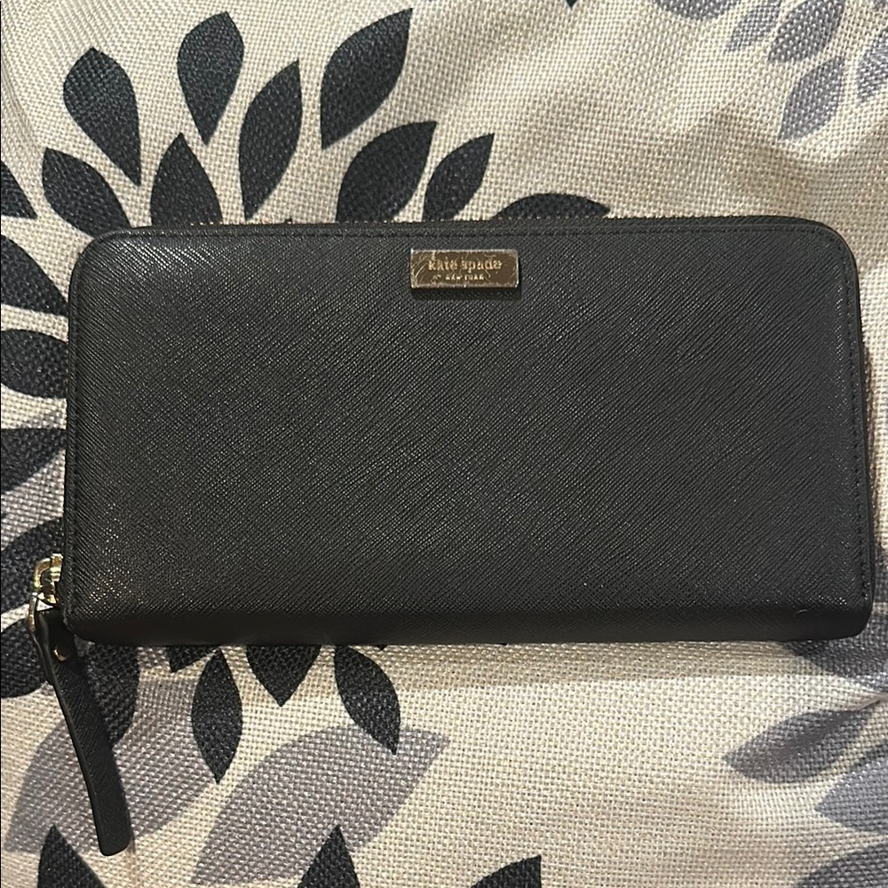 Kate Spade Elegant Black Zip Wallet
